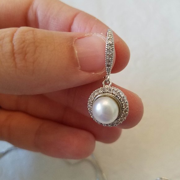 Pearl and Cubic Zirconia Jewelry Set - Picture 4 of 4